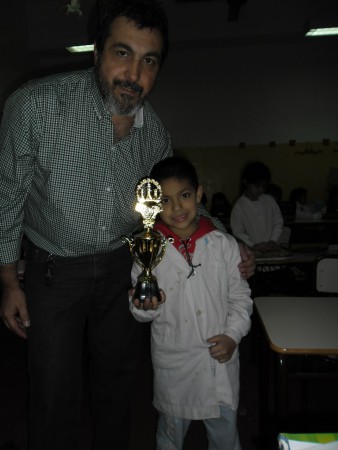 Sebastian con el Profesor de ajedrez: Elias